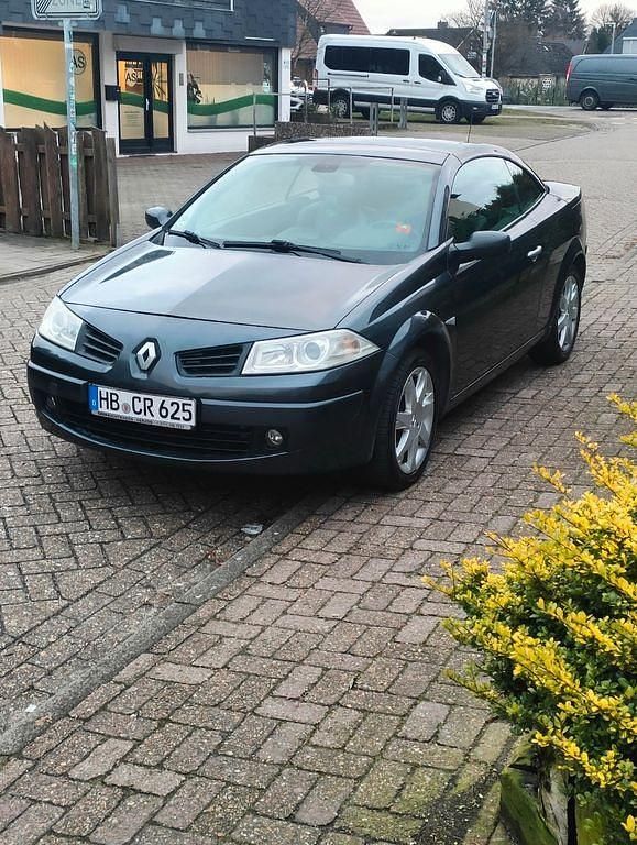 Grau Gebraucht 2006 Renault Mégane Cabriolet Dynamique Cabrio | 2.700 € (Teuer) - Bild 1/4