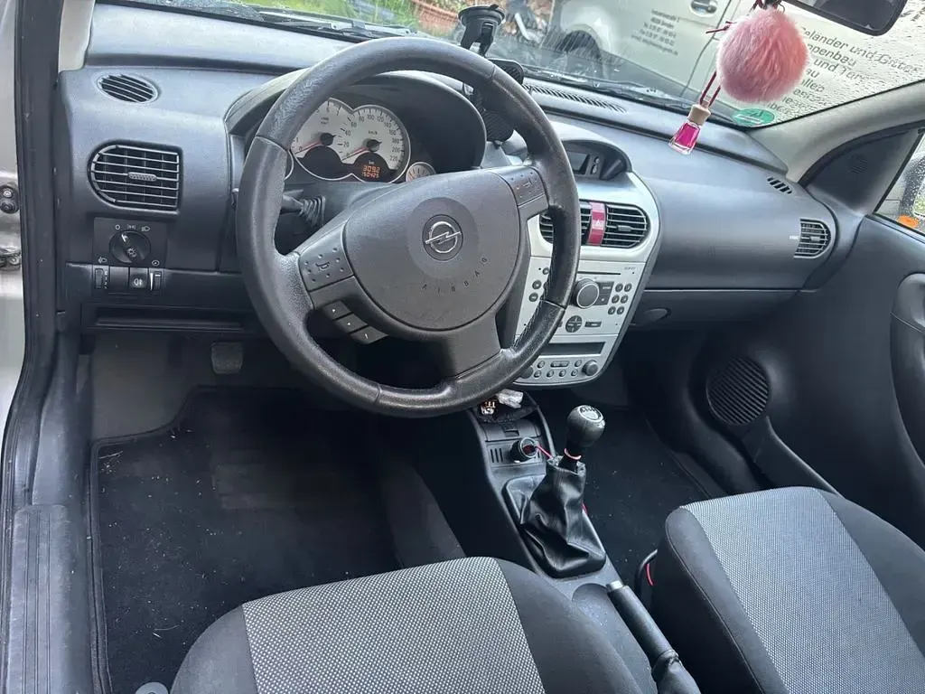 Usata Opel Corsa Sport 80 CV (58 kW) 2006 Argento Utilitaria