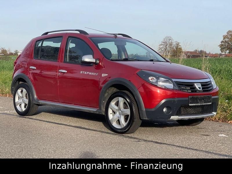 Rot Gebraucht 2009 Dacia Sandero Stepway Limousine | 2.900 € (Guter Preis) - Bild 1/4