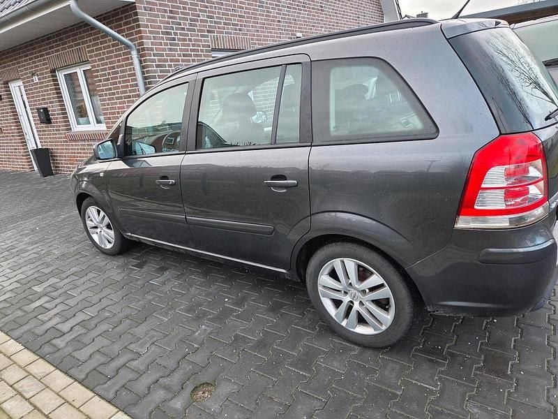 Gebraucht Opel Zafira 116 PS (85 kW) 2012 Grau Van / Kleinbus