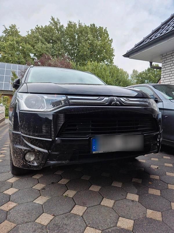 Schwarz Gebraucht 2013 Mitsubishi Outlander SUV | 4.899 € - Bild 1/4