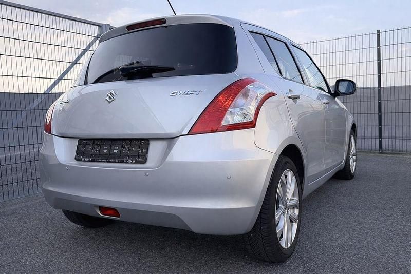 Gebraucht Suzuki Swift Comfort 94 PS (69 kW) 2014 Silber Kleinwagen