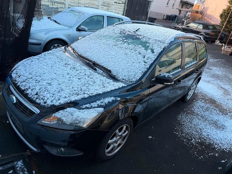 Schwarz Gebraucht 2010 Ford Focus Kombi | 1.200 € (Superpreis) - Bild 1/4