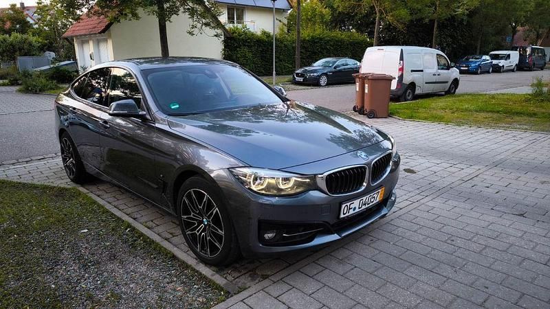 Grau Gebraucht 2019 BMW 320 Gran Turismo Performance Limousine | 16.400 € (Fairer Preis) - Bild 1/4