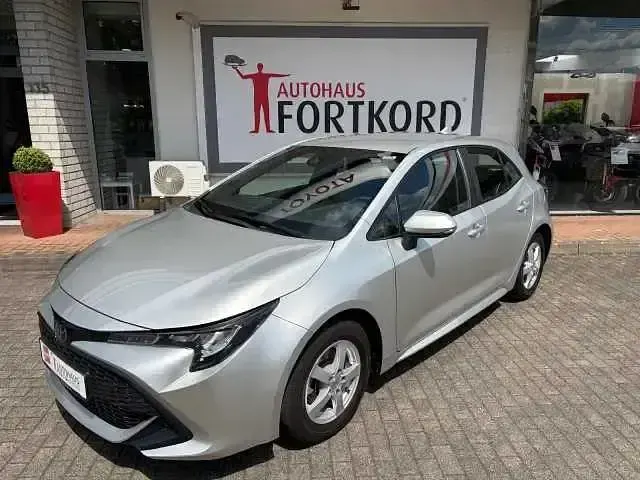 Gebraucht Toyota Corolla 116 PS (85 kW) 2019 Silber Limousine