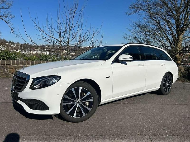 Weiß Gebraucht 2020 Mercedes E300 Kombi | 17.900 € (Fairer Preis) - Bild 1/4