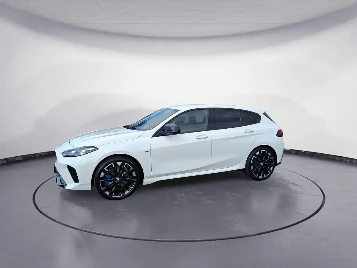 Gebraucht BMW M135 Performance 300 PS (220 kW) 2025 Weiß Kleinwagen