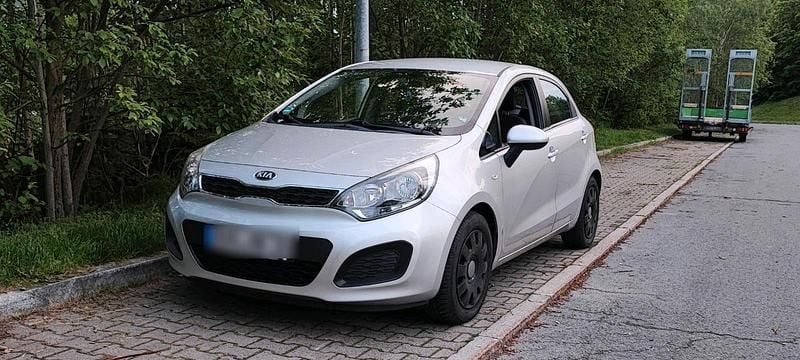 Grau Gebraucht 2025 Kia Rio 3 Kleinwagen | 5.000 € - Bild 1/4