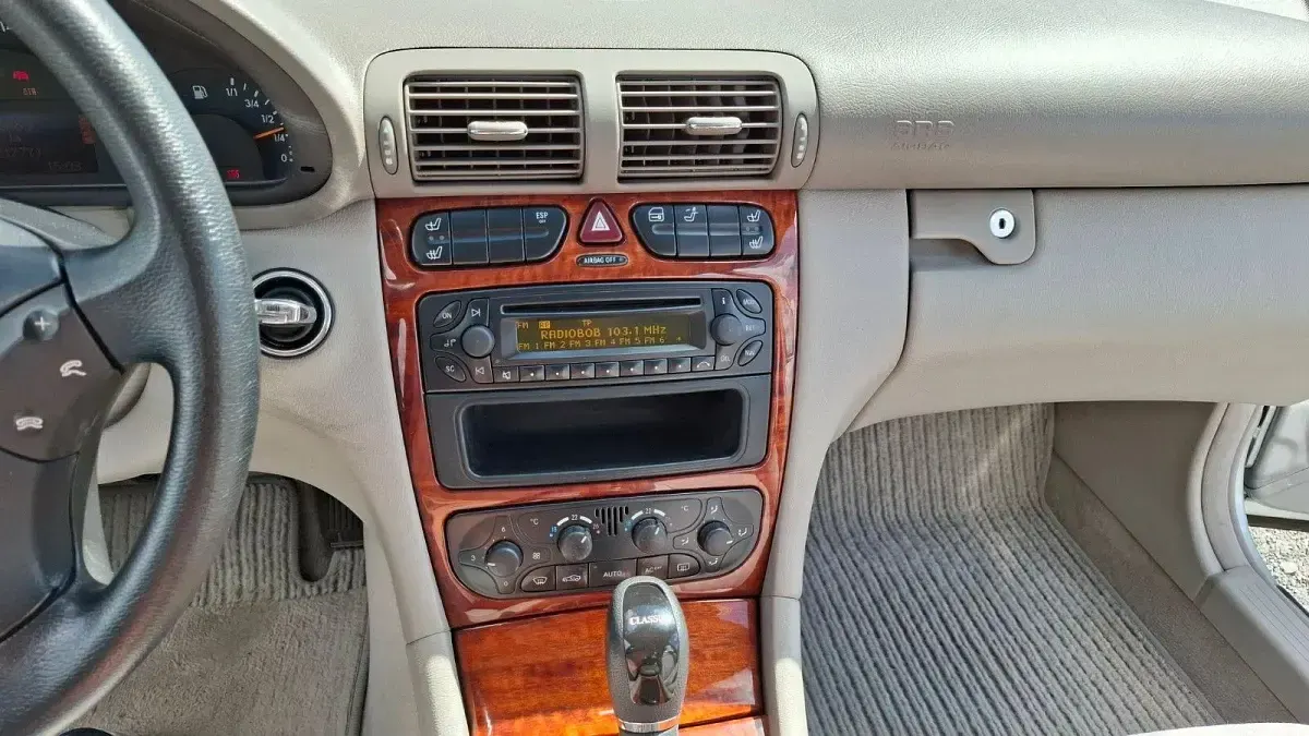 Gebraucht Mercedes C220 Classic 143 PS (105 kW) 2003 Silber Limousine