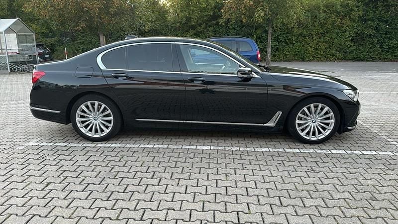 Schwarz Gebraucht 2017 BMW 730 Limousine | 27.200 € (Superpreis) - Bild 1/4