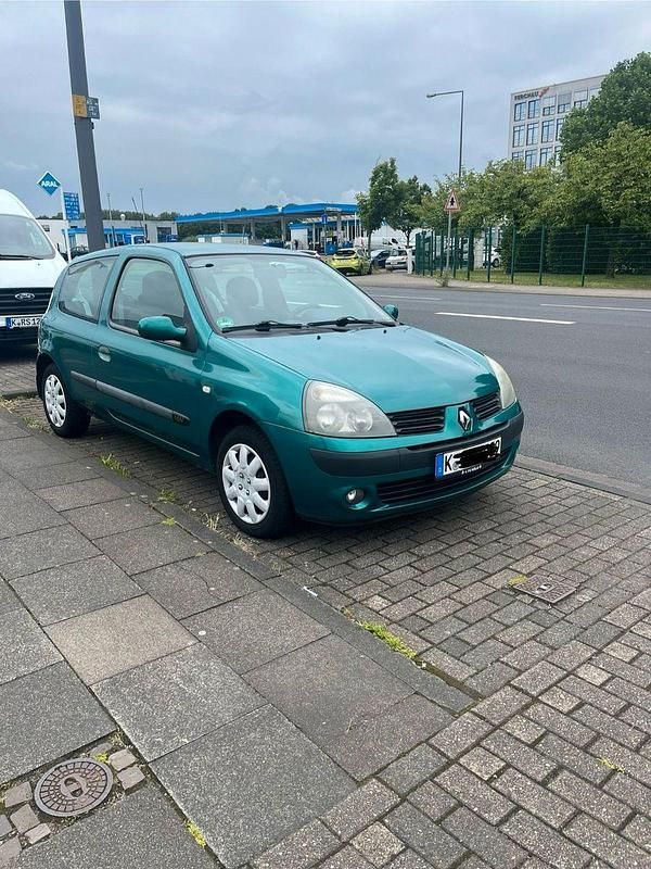 Grün Gebraucht 2004 Renault Clio II Limousine | 1.999 € (Guter Preis) - Bild 1/4