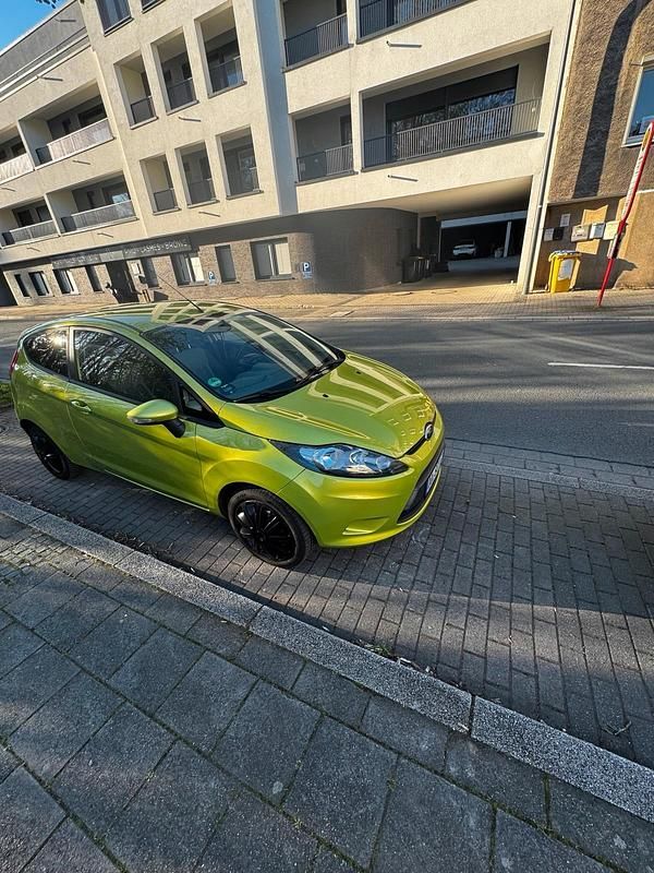 Gebraucht Ford Fiesta 82 PS (60 kW) 2011 Grün Kleinwagen
