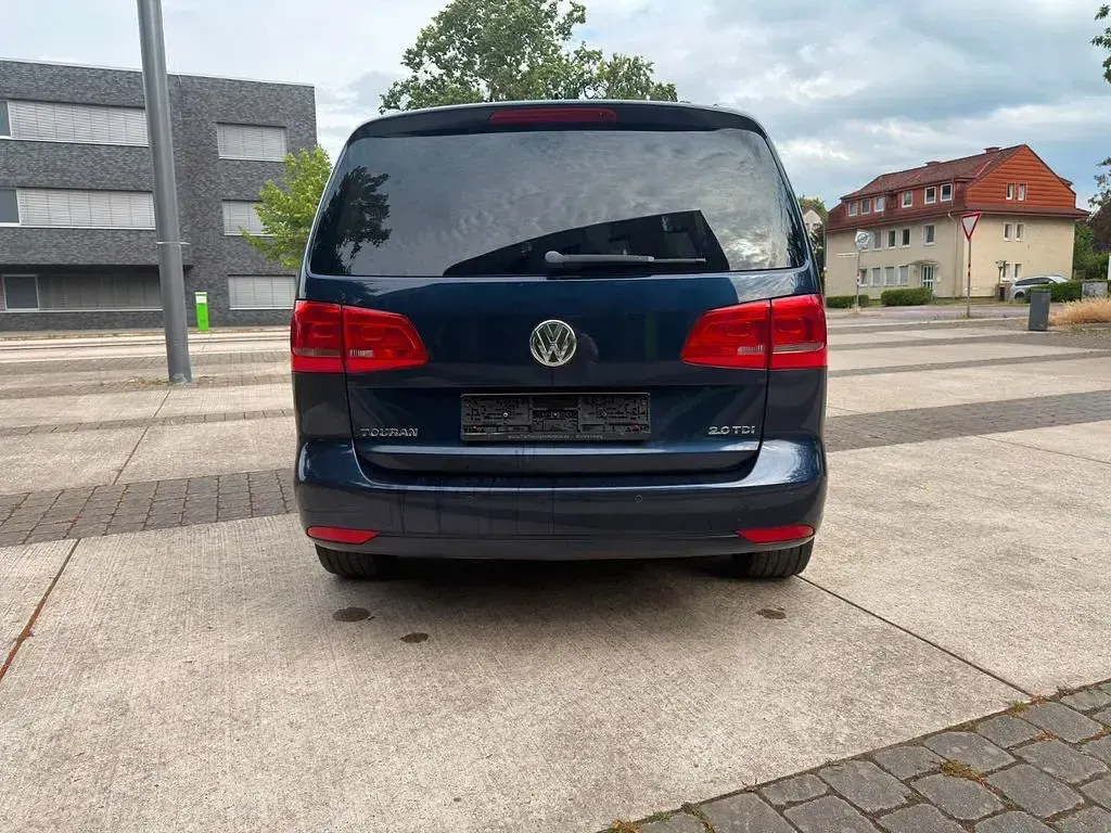 Gebraucht VW Touran Cup 140 PS (102 kW) 2014 Blau Van / Kleinbus