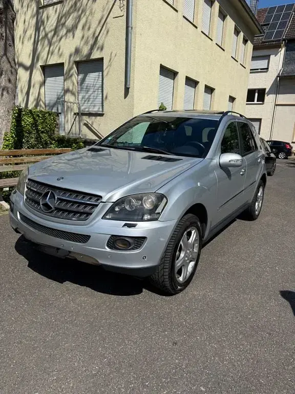 Gebraucht Mercedes ML320 224 PS (164 kW) 2008 Silber SUV
