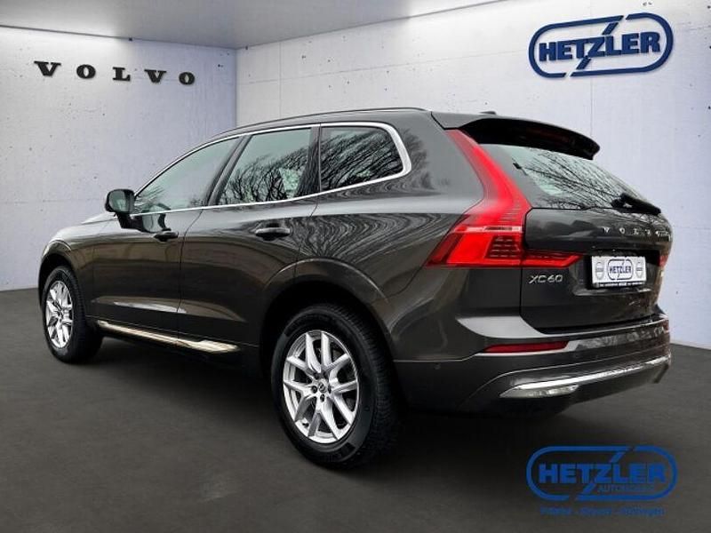 Gebraucht Volvo XC60 Plus 197 PS (144 kW) 2023 Platinum grey / metallic SUV