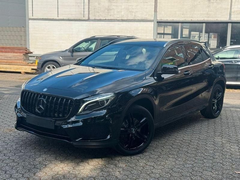 Schwarz Gebraucht 2014 Mercedes GLA250 AMG line SUV | 17.400 € (Fairer Preis) - Bild 1/4