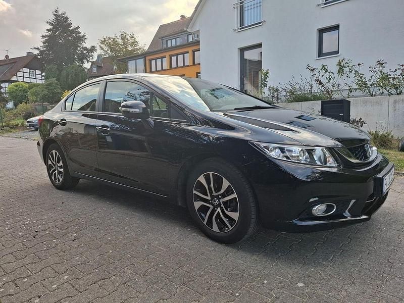 Schwarz Gebraucht 2016 Honda Civic Comfort Limousine | 12.600 € (Fairer Preis) - Bild 1/4