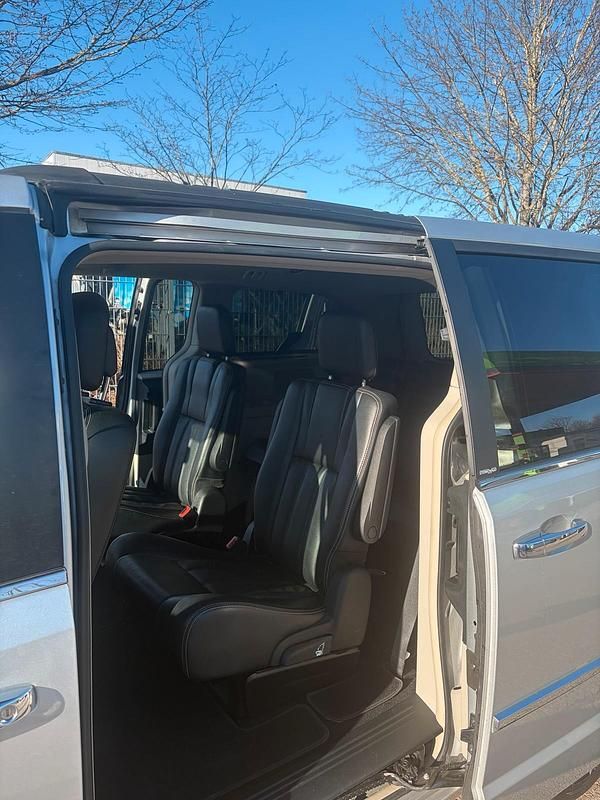 Gebraucht Lancia Voyager 2012 Silber Van / Kleinbus