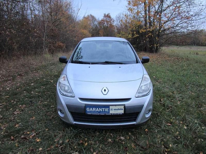 Platingrau Gebraucht 2009 Renault Clio II Expression Kleinwagen | 3.950 € (Etwas zu teuer) - Bild 1/4