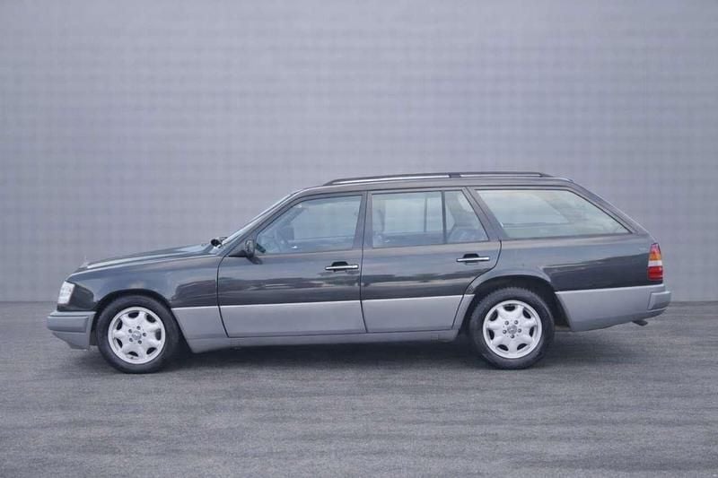 Gebraucht Mercedes E230 132 PS (97 kW) 1992 Schwarz Kombi