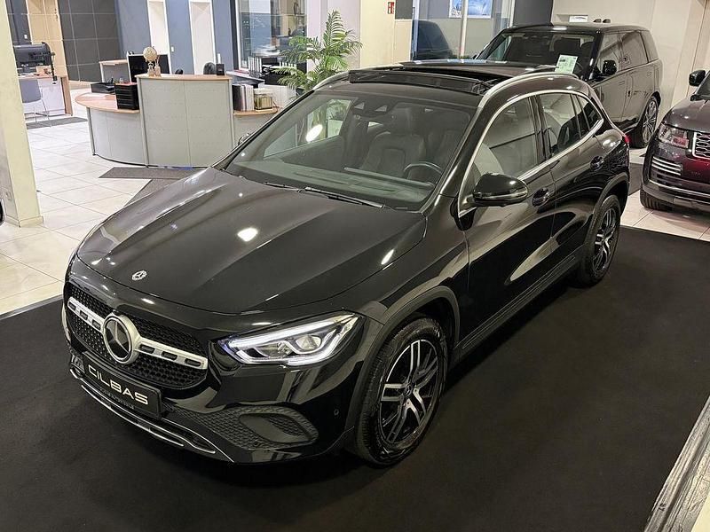 Kosmosschwarz metalliclack Gebraucht 2021 Mercedes GLA220 SUV | 34.900 € (Etwas zu teuer) - Bild 1/4