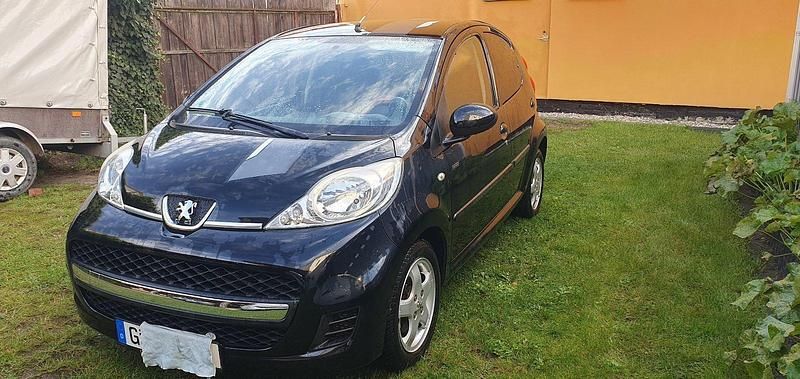 Schwarz Gebraucht 2012 Peugeot 107 Kleinwagen | 5.200 € (Etwas zu teuer) - Bild 1/4