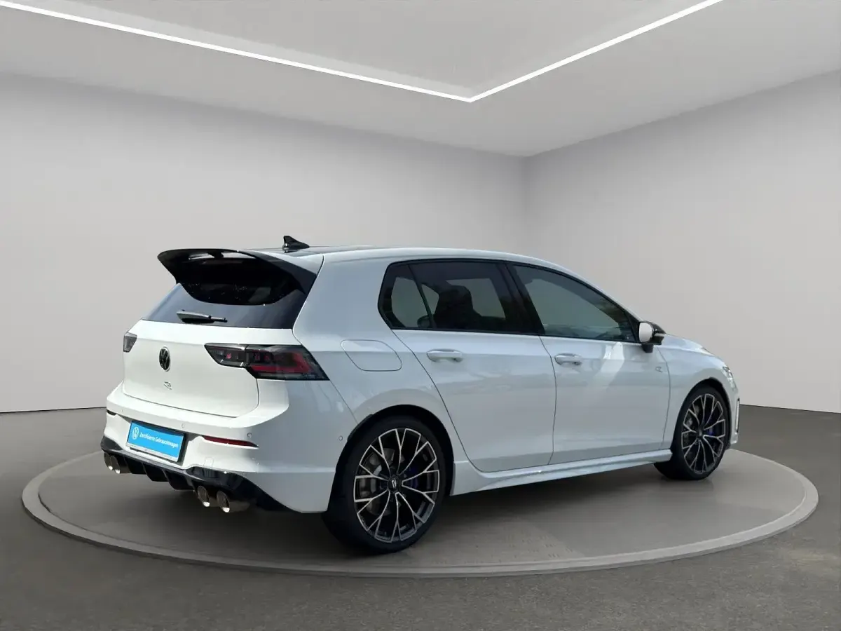Gebraucht VW Golf VIII R 333 PS (244 kW) 2026 Pure white uni / schwarz uni Kleinwagen