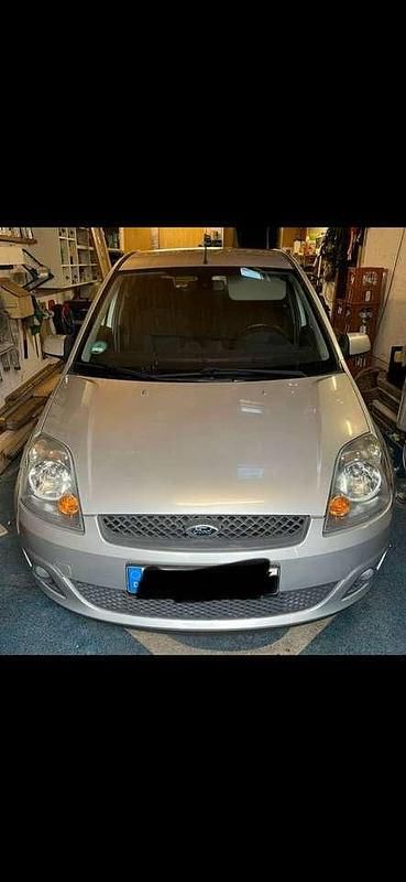 Gebraucht Ford Fiesta 80 PS (58 kW) 2006 Silber Limousine