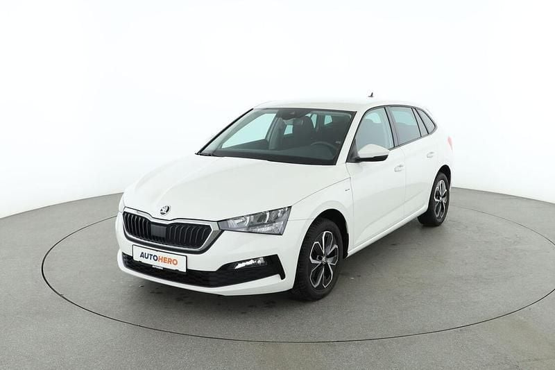 Weiß Gebraucht 2020 Skoda Scala Drive Kleinwagen | 16.430 € (Guter Preis) - Bild 1/3