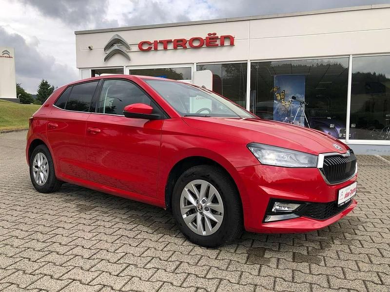 Velvetrot metallic Gebraucht 2024 Skoda Fabia Style Kleinwagen | 18.490 € (Guter Preis) - Bild 1/4