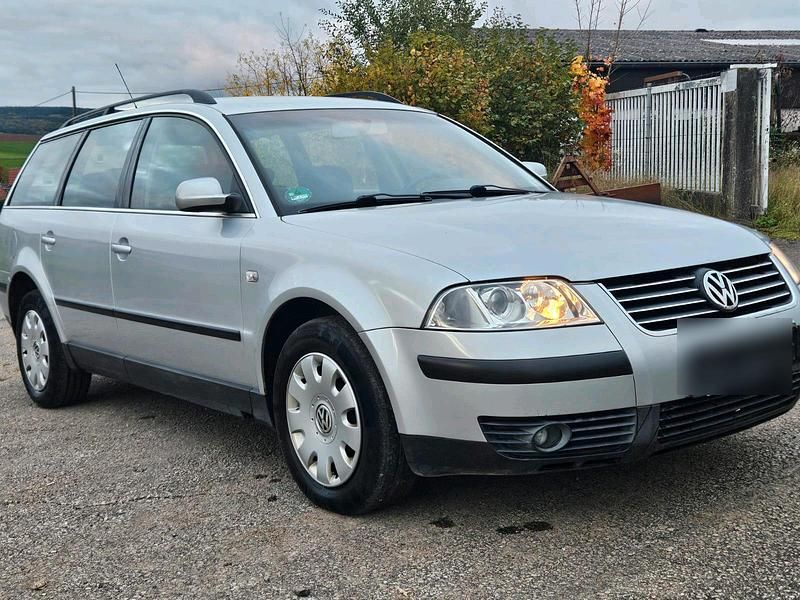 Grau Gebraucht 2001 VW Passat Kombi | 800 € (Superpreis) - Bild 1/4