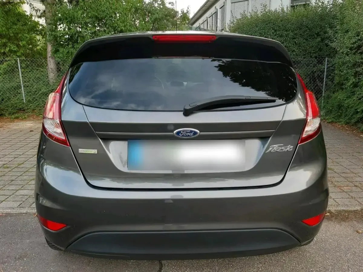 Gebraucht Ford Fiesta 101 PS (74 kW) 2016 Grau Kleinwagen