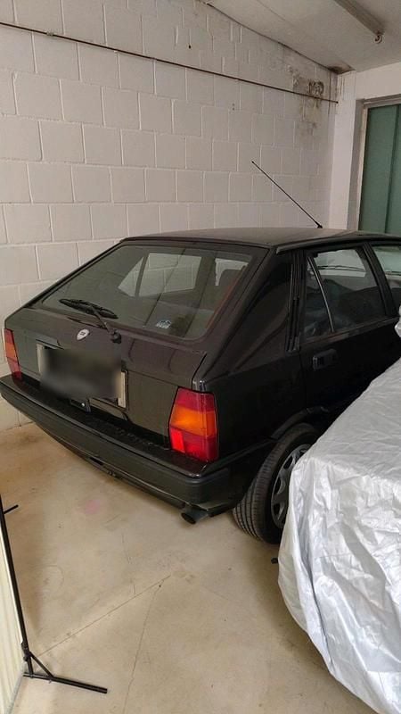 Schwarz Gebraucht 1992 Lancia Delta Limousine | 6.500 € - Bild 1/4