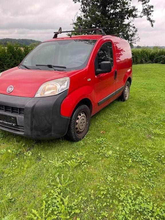 Rot Gebraucht 2015 Fiat Fiorino Basis Van / Kleinbus | 3.927 € (Guter Preis) - Bild 1/4