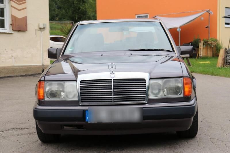 Gebraucht 1992 Mercedes E200 Limousine | 5.999 € - Bild 1/4