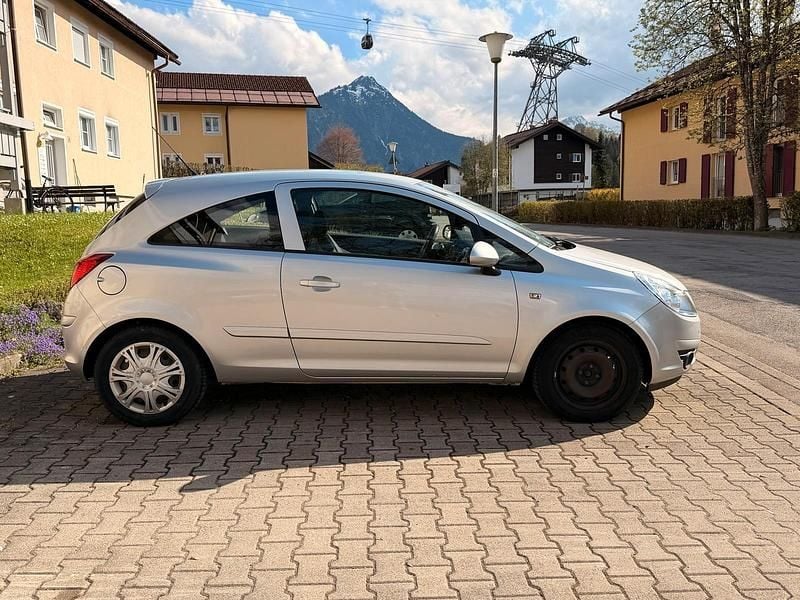 Usata Opel Corsa 60 CV (44 kW) 2006 Argento Utilitaria