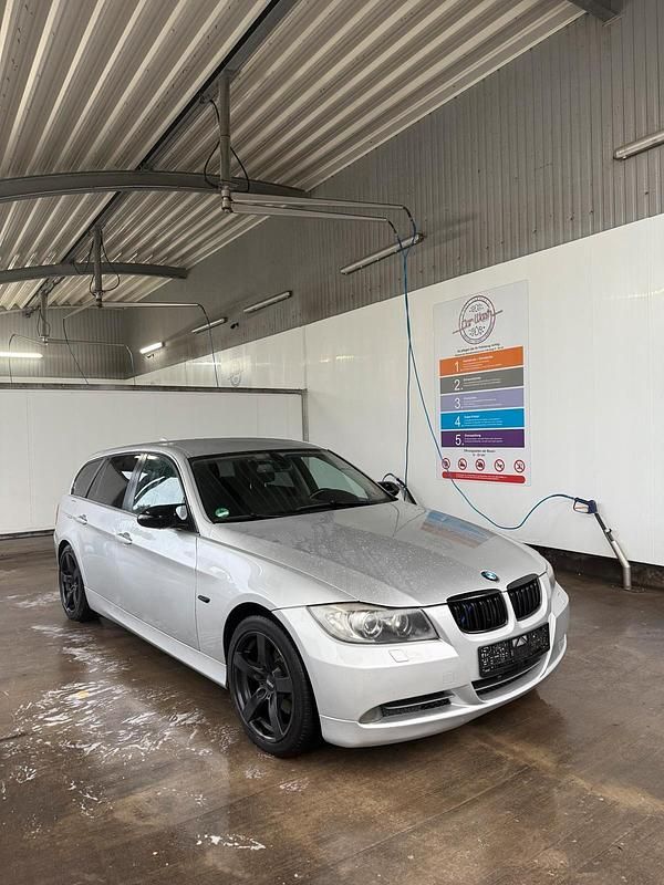 Silber Gebraucht 2006 BMW 330 M Sport Kombi | 5.499 € (Etwas zu teuer) - Bild 1/4