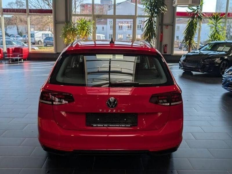 Gebraucht VW Passat Business 122 PS (89 kW) 2023 Rot Kombi