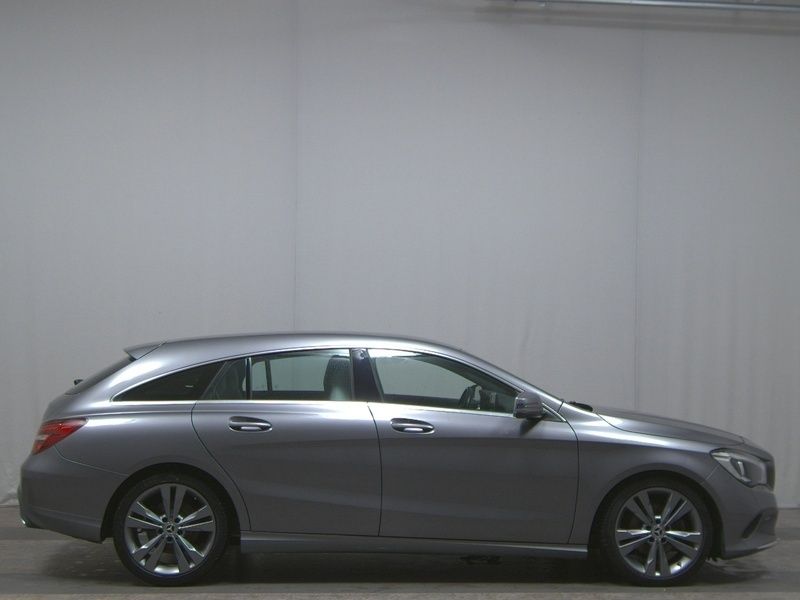 Mountaingrau metallic Gebraucht 2018 Mercedes CLA200 Shooting Brake Urban Kombi | 10.750 € (Superpreis) - Bild 1/4