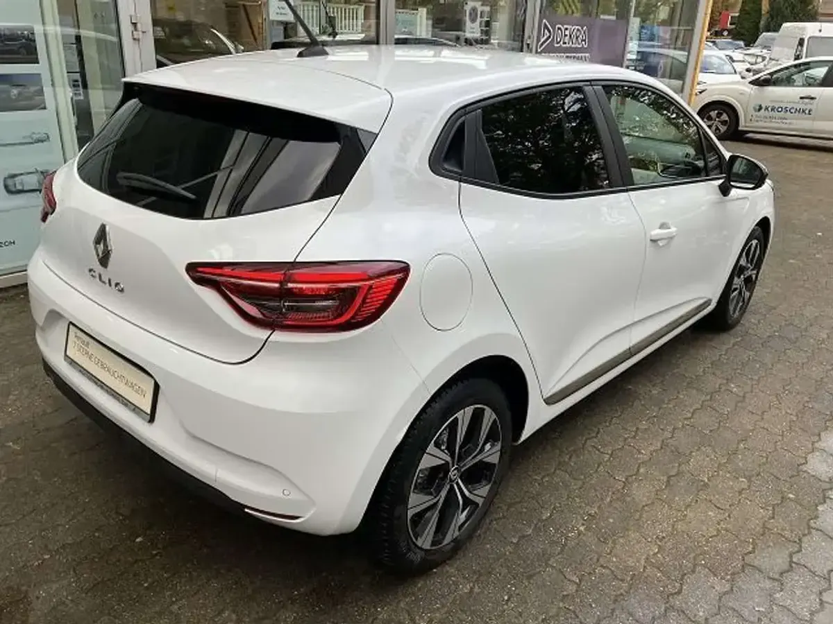 Gebraucht Renault Clio V Evolution 67 PS (49 kW) 2022 Weiß Limousine