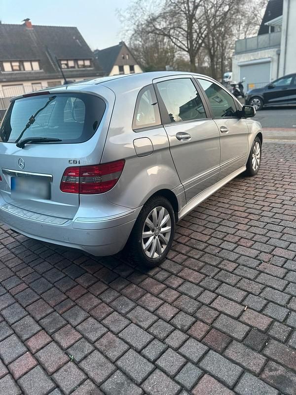 Gebraucht Mercedes B180 75 PS (55 kW) 2009 Grau Van / Kleinbus