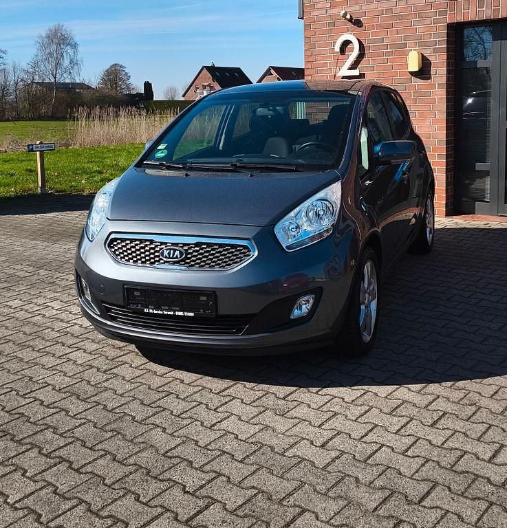 Gebraucht Kia Venga 90 PS (66 kW) 2011 Grau Kleinwagen