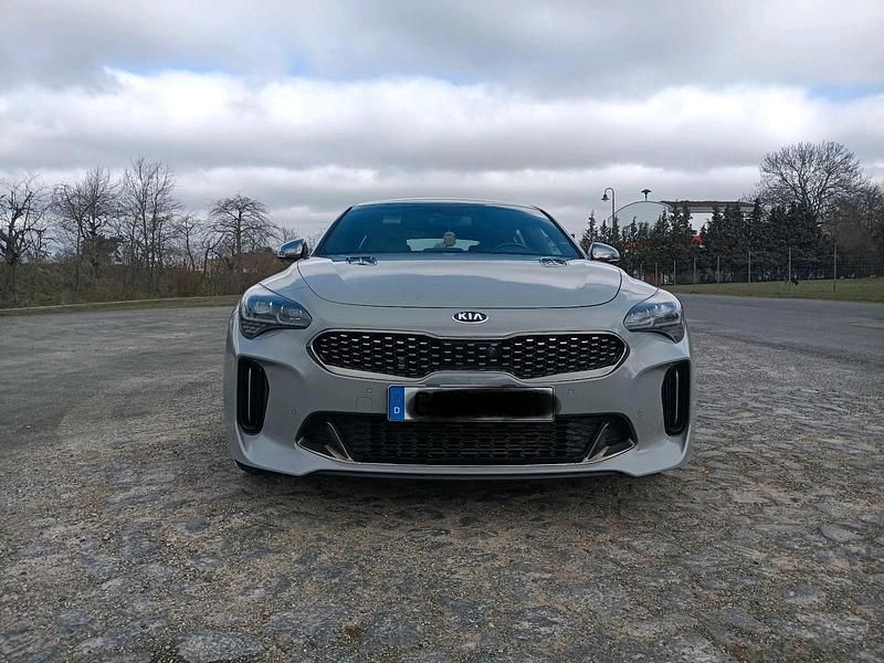Gebraucht Kia Stinger GT 370 PS (272 kW) 2017 Grau Kleinwagen