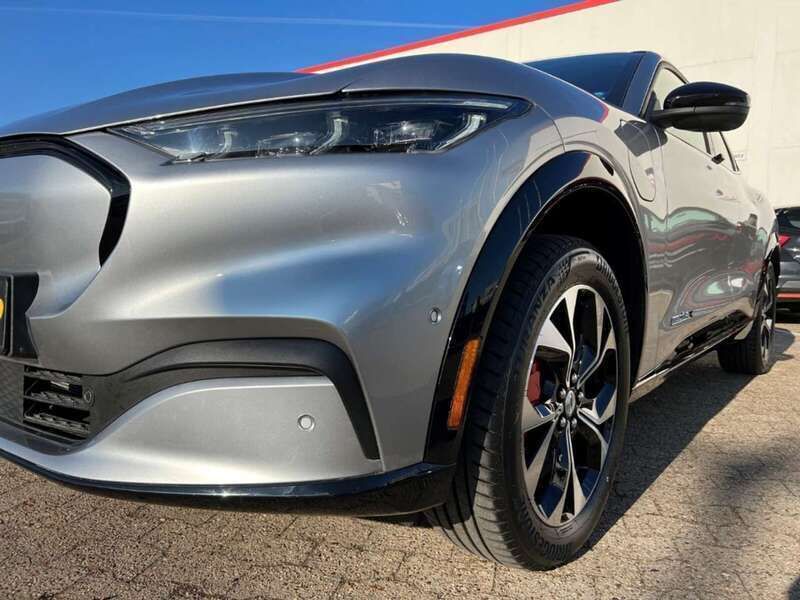 Gebraucht Ford Mustang Mach-E Premium 258 kW (351 PS) 2021 Iconicsilber metallic SUV