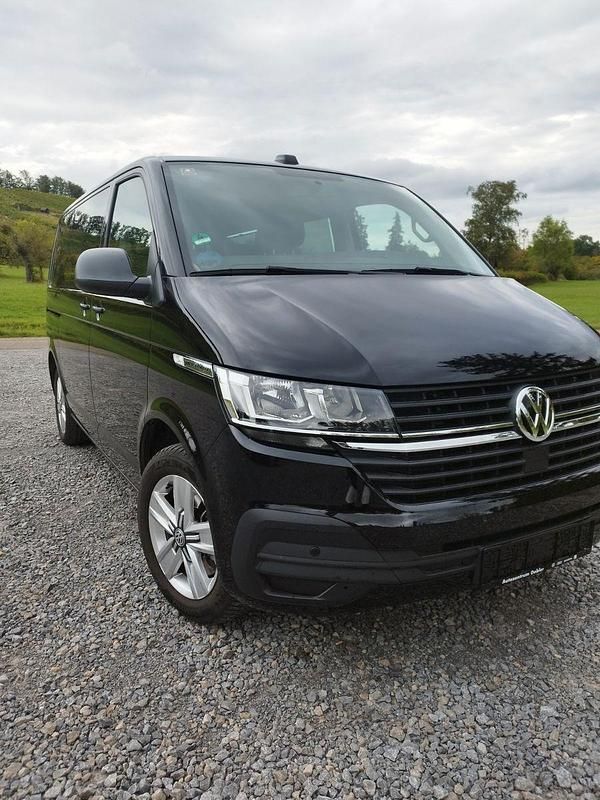 Usado VW Multivan 150 HP (110 kW) 2021 Preto Monovolume