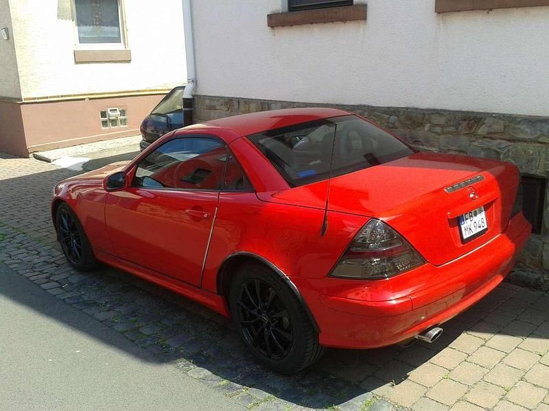 Rot Gebraucht 2003 Mercedes SLK320 Cabrio | 13.600 € (Teuer) - Bild 1/4
