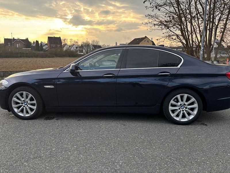Gebraucht BMW 530 258 PS (189 kW) 2012 Blau Limousine