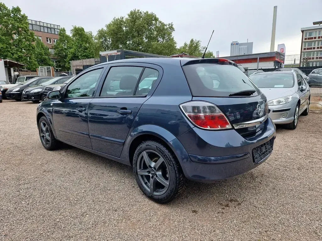 Gebraucht Opel Astra 90 PS (66 kW) 2007 Grau Limousine