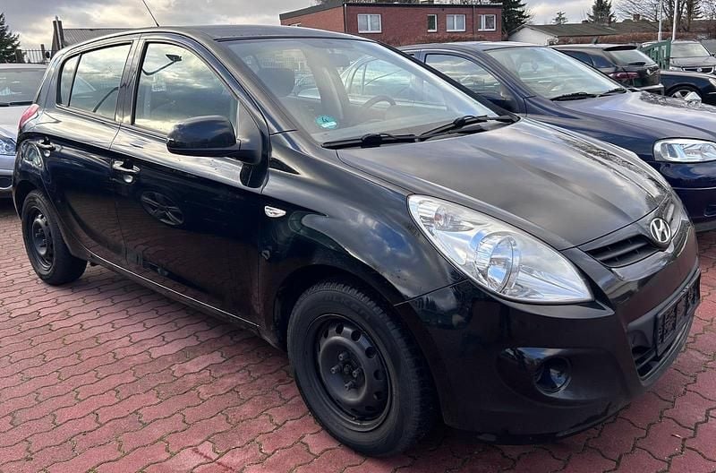Schwarz Gebraucht 2012 Hyundai i20 Limousine | 2.850 € (Guter Preis) - Bild 1/4