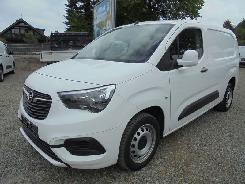 Weiß Gebraucht 2021 Opel Combo Edition Van / Kleinbus | 10.710 € (Superpreis) - Bild 1/4